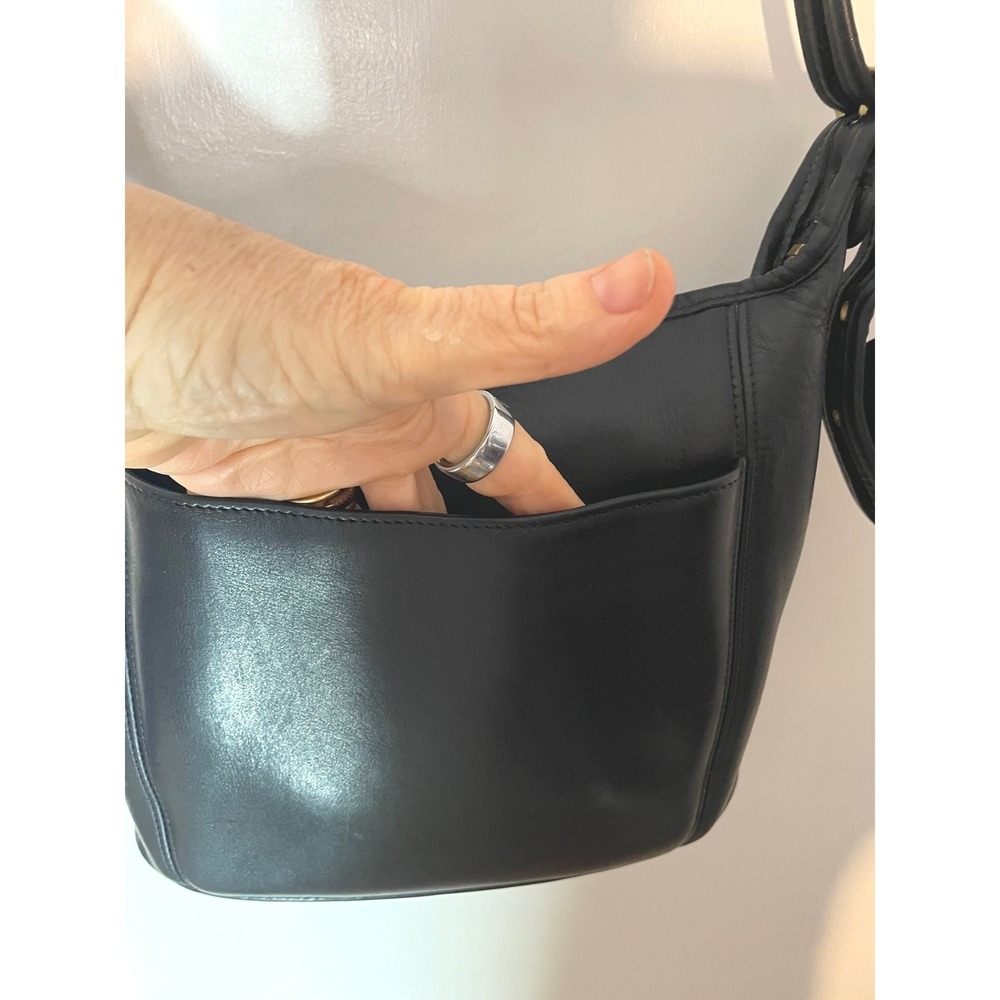 Vintage Coach Slim Duffle Crossbody Bag Black Leather Brass Hardware 9816 EUC - Picture 4 of 12